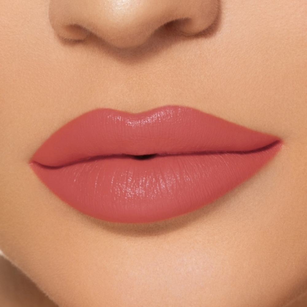 KYLIE COSMETICS CREME LIPSTICK.